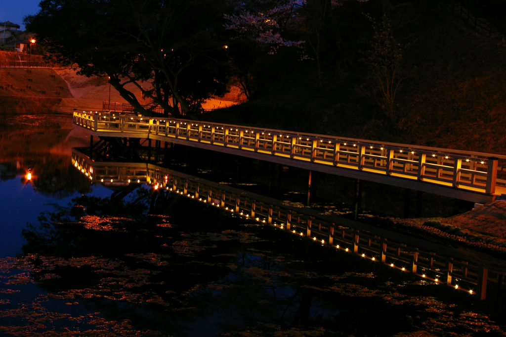 亀山公園の橋梁照明