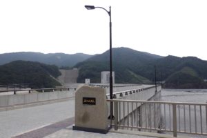 福岡県五ケ山ダム　車道照明灯