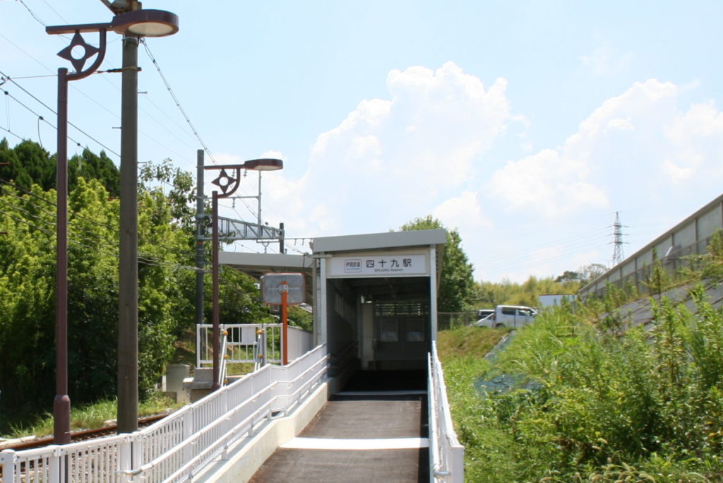 伊賀四十九駅　歩道照明灯のLED街路灯：納入事例写真