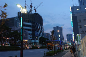 東京都江東区　豊洲商友会協同組合の特型LED街路灯：納入事例写真