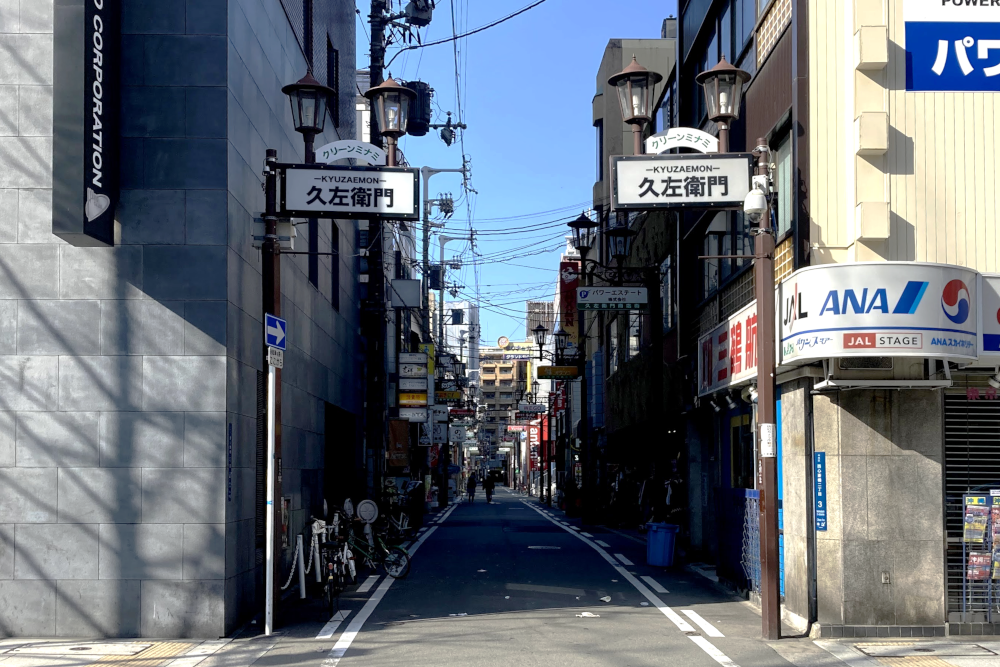 大阪府大阪市 久左衛門商店街のゲート街路灯：納入事例写真