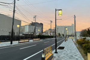 北海道函館市 湯の川地区 市道中環状通の灯篭型デザイン街路灯：納入事例写真