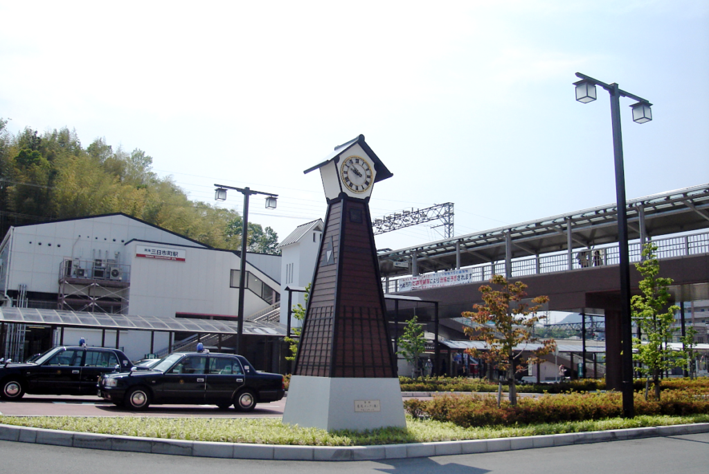 大阪府河内長野市 三日市町駅「櫓型時計塔（シンボル時計）」納入事例画像