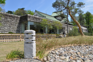 富山県富山市 富山城址公園の石の公園灯（LEDライト）：納入事例写真