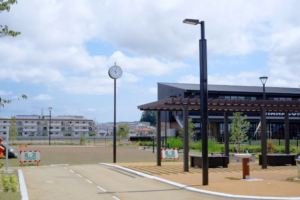 静岡県浜松市 西伊場一条公園のソーラーLED公園灯（HS-543 Solar slim）：納入事例写真