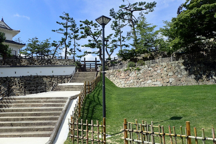 広島県福山市 福山城の和風デザイン景観照明（HS-545型LED街路灯）：納入事例写真
