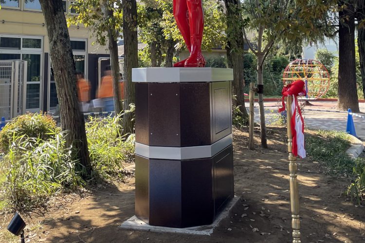 東京都世田谷区　砧八丁目児童遊園 ウルトラマンセブンモニュメント架台の写真です