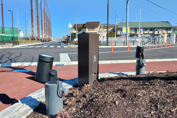 大阪府貝塚市東貝塚駅前広場 コンセントポールの納入事例写真