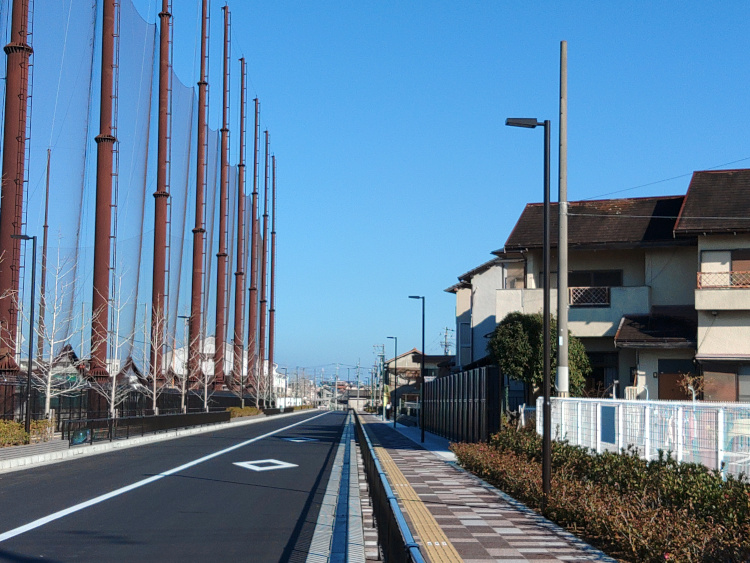 東貝塚駅前広場 歩道照明 HS-542の納入事例写真です